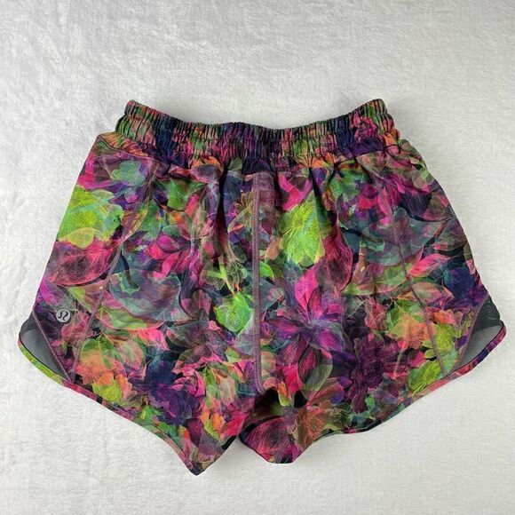 Lululemon Hotty Hot Low-Rise Lined Short 4" - Picture 4 of 6